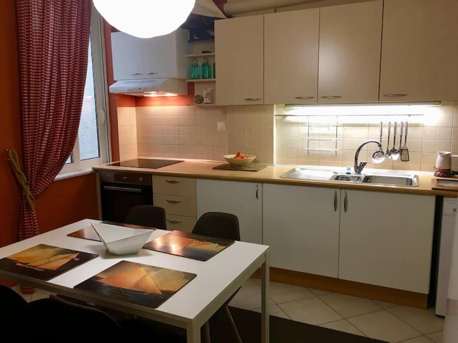 Central Spacious Apartment 70Sqm Tripoli Exterior foto